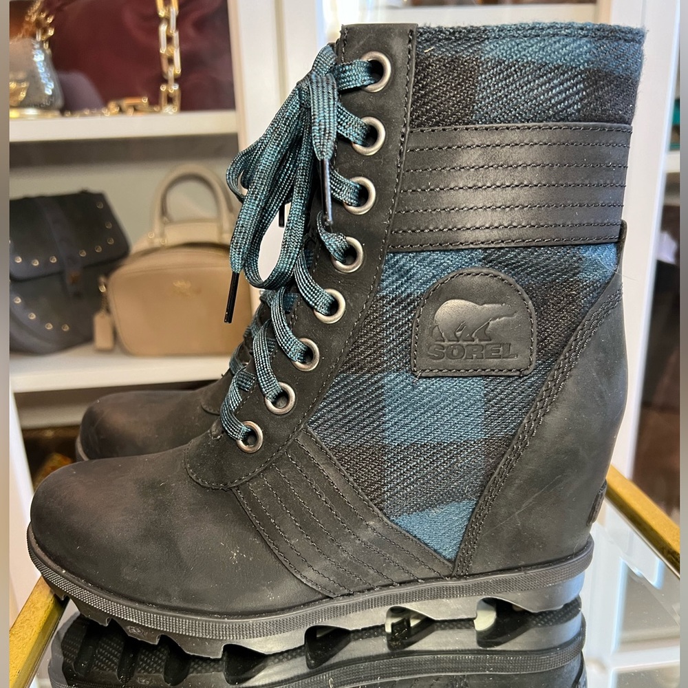 SOREL Lexie Wedge Teal and Black Plaid Lace up Ankle Boots Size 8